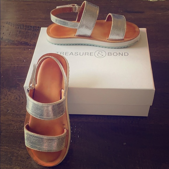 Treasure & Bond Other - Girls Silver Sandals